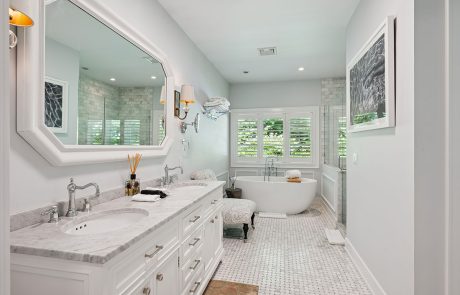 16 42-9 Bull Path Close East Hampton 0999 PrimaryBathroom