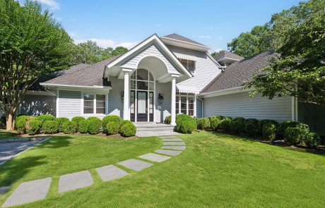 2 04-9 Bull Path Close East Hampton 1076 Front