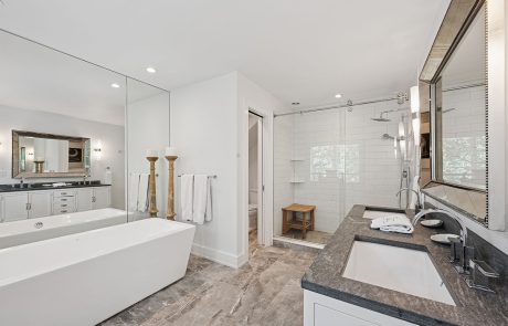 22 50-9 Bull Path Close East Hampton 1044 Bathroom