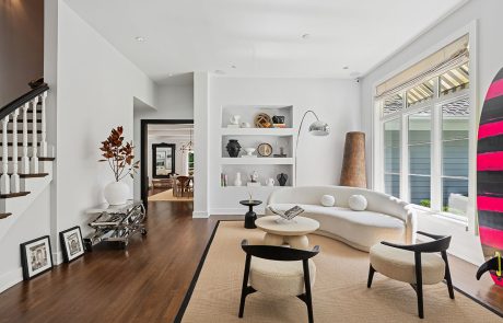 8 26-9 Bull Path Close East Hampton 0873 FrontRoom