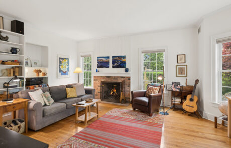17-25 Carver St Sag Harbor 6178 LivingRoom