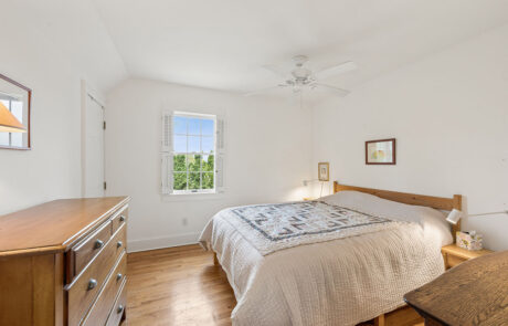 27-25 Carver St Sag Harbor 6243 GuestBedroom